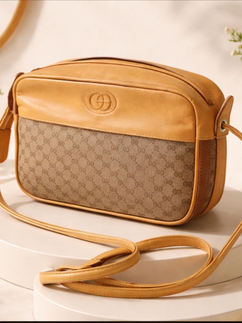 ✋🛑Price Drop ✋🛑Authentic Gucci Leather Crossbody/Shoulder Bag.